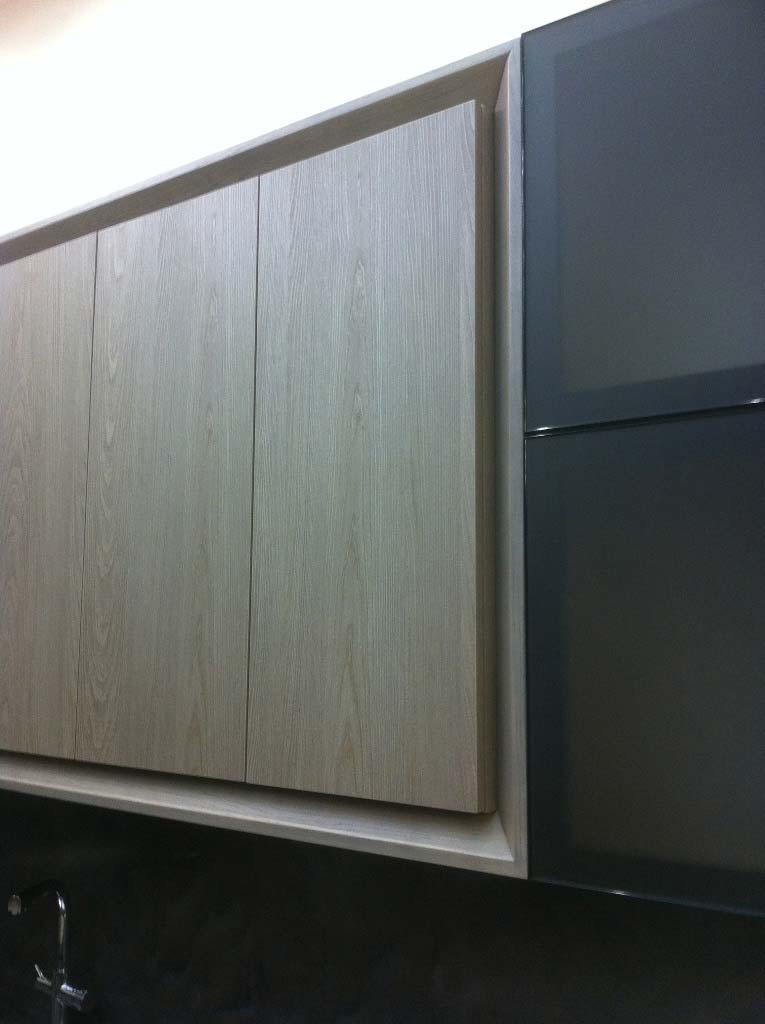 Кухонная мебель - верхние шкафы с фасадами ЛДСП шпон