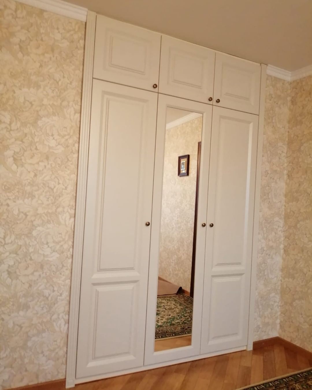 Шкаф с антресолью с распашными дверьми