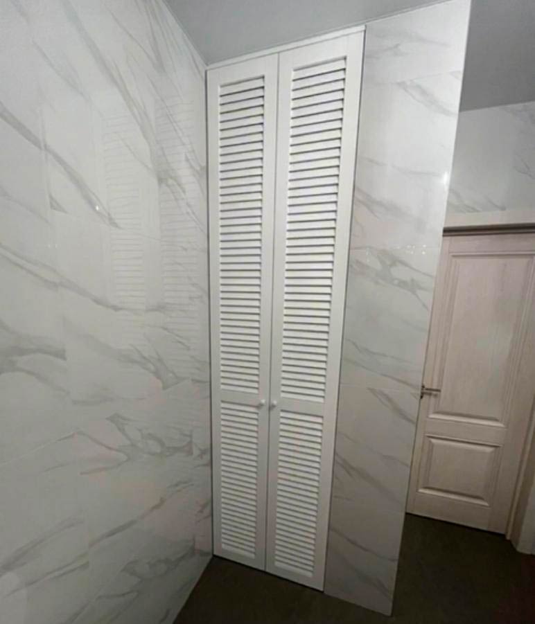фото - Шкаф в ванную, двери из МДФ реек 
